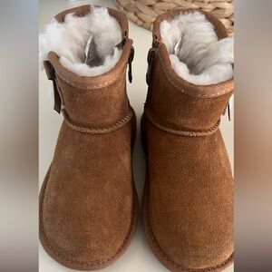 Toddler 8 uggs